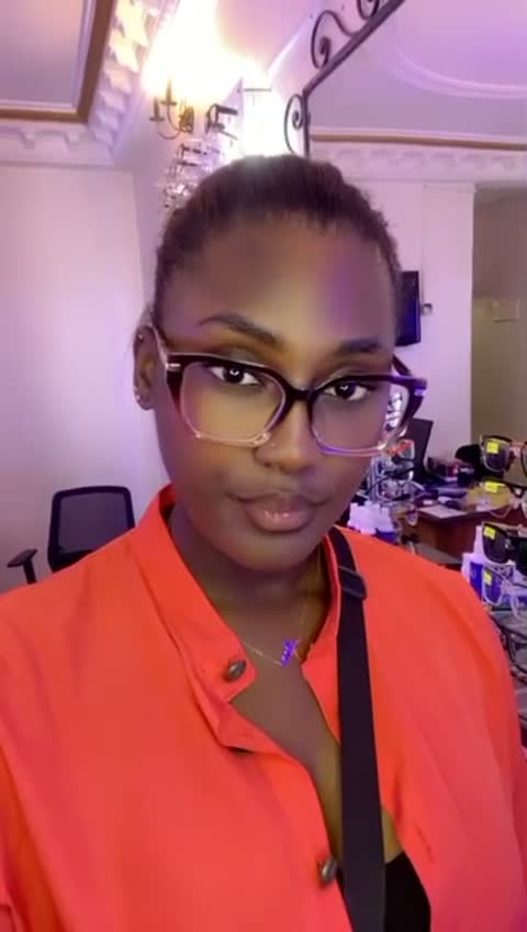 Mlle Vanessa, cliente satisfaite (Biyem-Assi)